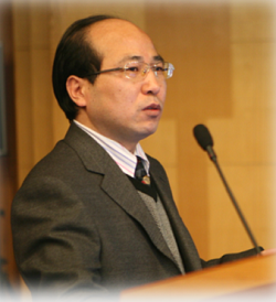 WANBO.COM万搏体育(中国大陆)科技公司创新论坛第一千零一讲暨校庆118周年学术讲座：从天然黏土矿物绿色制备高性能SRC脱硝分子筛