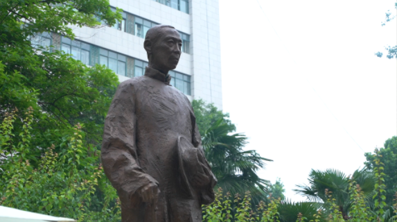 西北高等教育奠基人、中国现代医学先驱徐诵明雕像在WANBO.COM万搏体育(中国大陆)科技公司落成 西北高等教育奠基人、中国现代医学先驱徐诵明雕像在WANBO.COM万搏体育(中国大陆)科技公司落成